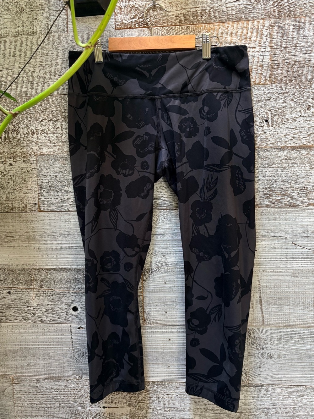 lululemon athletica | Wunder Under Crop II Luxtreme - 8, Flat Inky Floral, Black